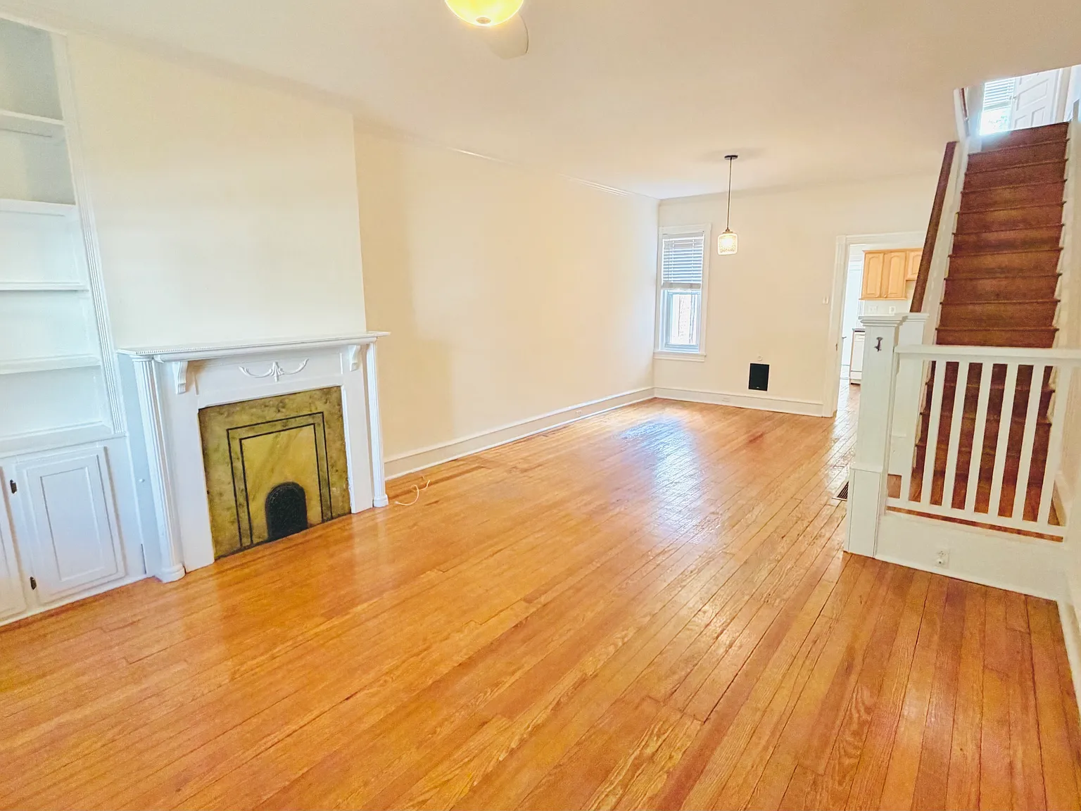 3 bed, 1354 sqft, $2,300 — Photo 2