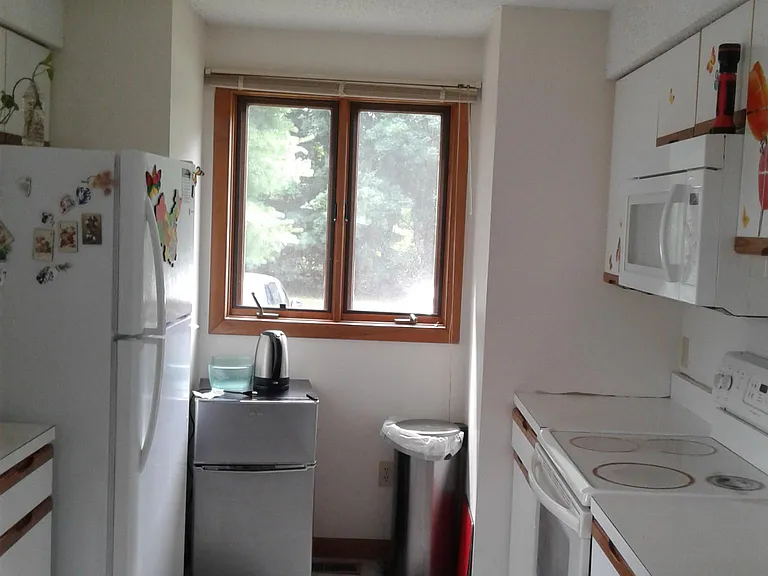 Eastbrook Hts — Photo 9