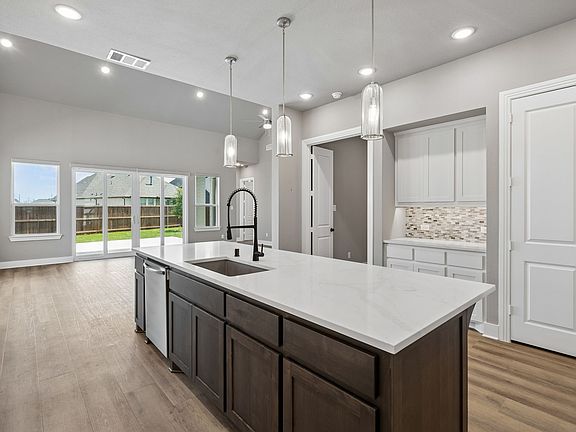 5th image of 1633 Buscot Ln