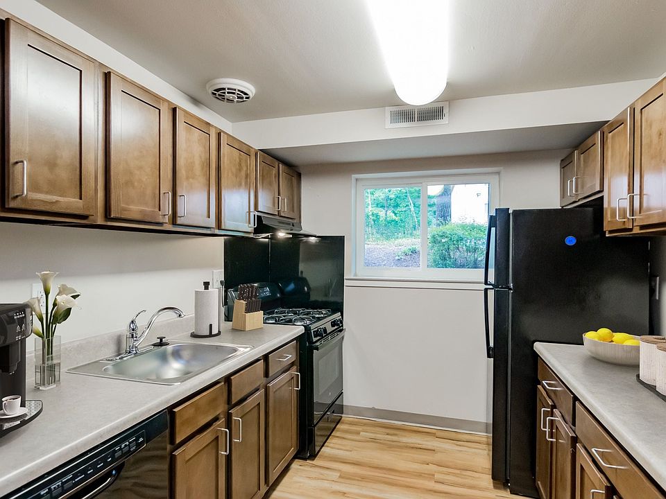 1st image of 4212 E Capitol St NE #4243-2