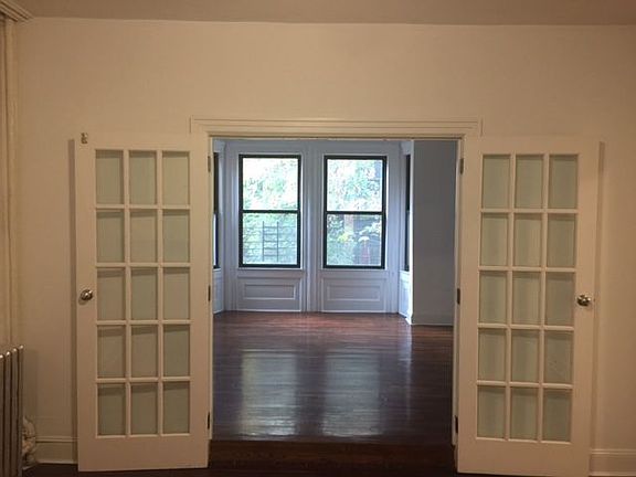 3rd image of 120 Saint James Pl