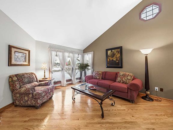 3rd image of 2586 Woodcliff Ct