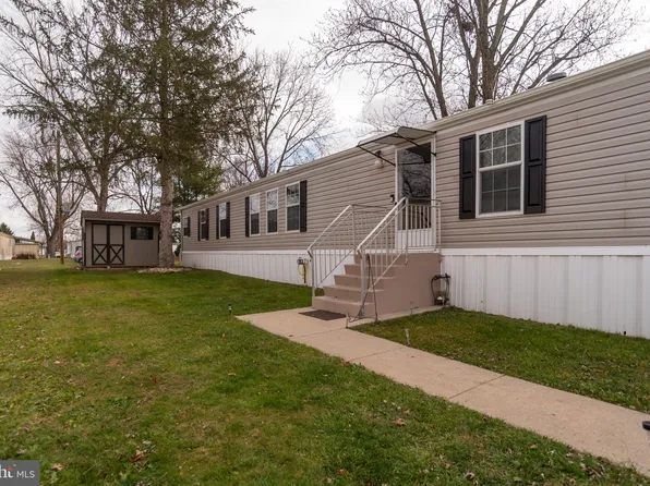 7829 Hampton Dr, Morrisville, PA 19067