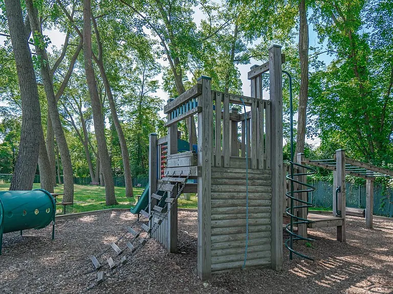 Woodcliff Estates — Photo 17