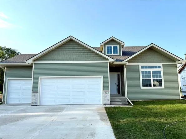 733 SE Hollow Ct, West Des Moines, IA 50265