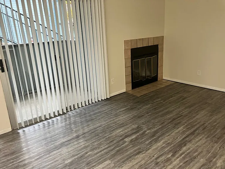 College Glen Apartments — Photo 15