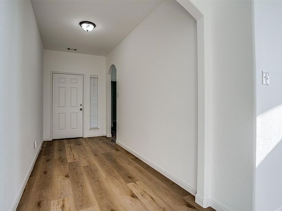 3rd image of 317 Meadow View Ln
