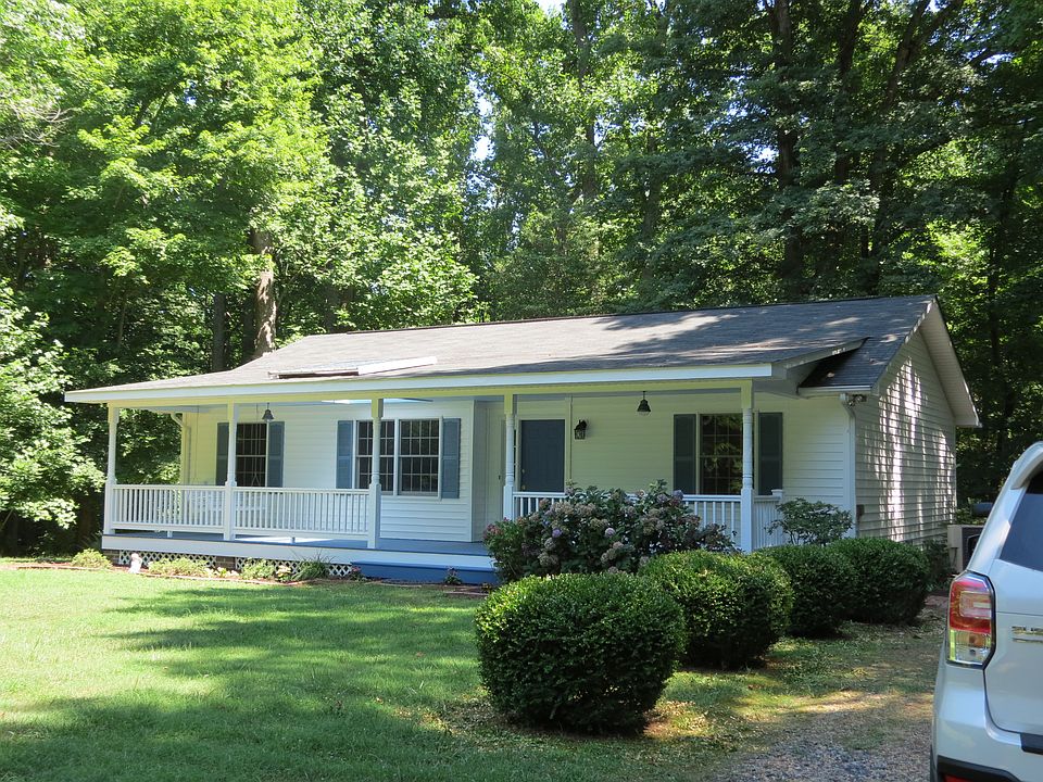 1st image of 28 Colonial Dr