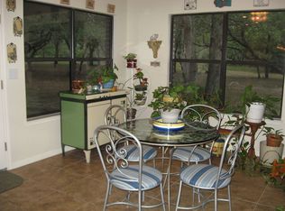 865 Paddy Rd, Floresville, TX 78114