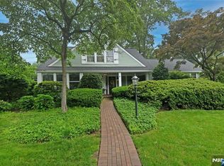 455 Summit Ave, Oradell, NJ 07649