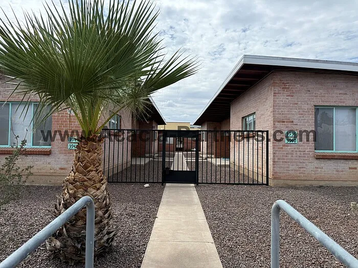 2 bed, 1.0 bath, 967 sqft, $1,215 — Photo 1