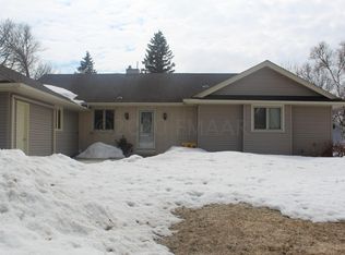 97 Meadowlark Ln N, Fargo, ND 58102