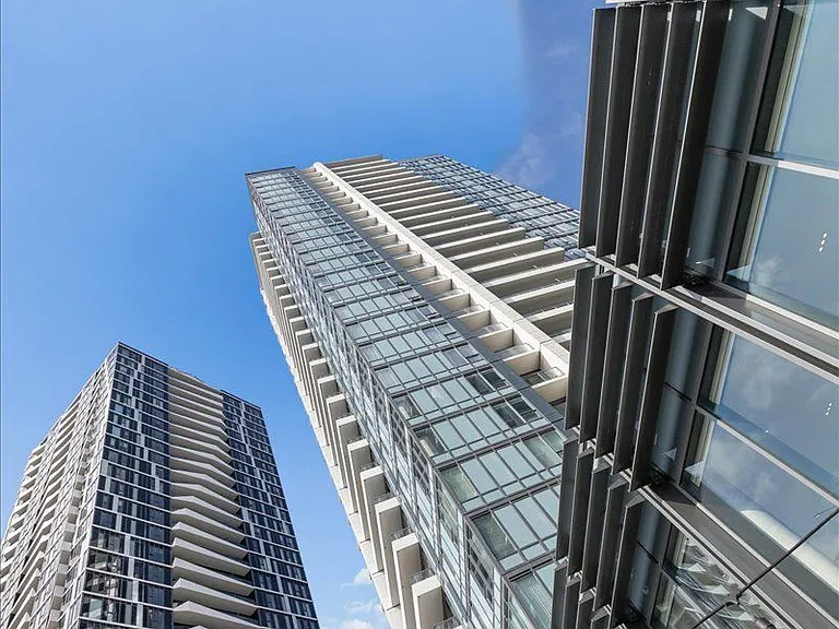 15 Wellington St S #1204 — Photo 33