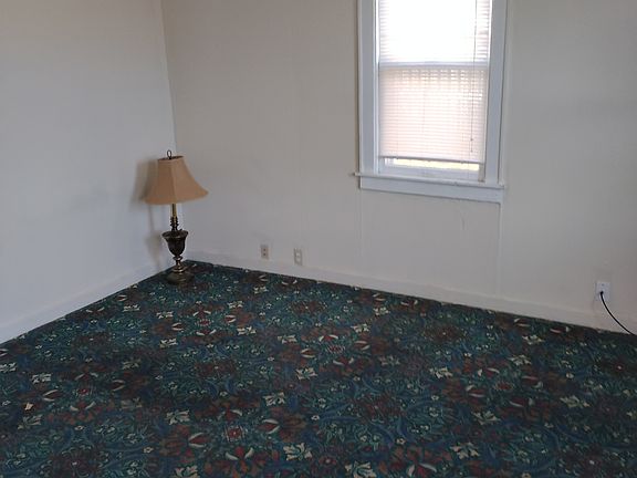 5th image of 609 East St