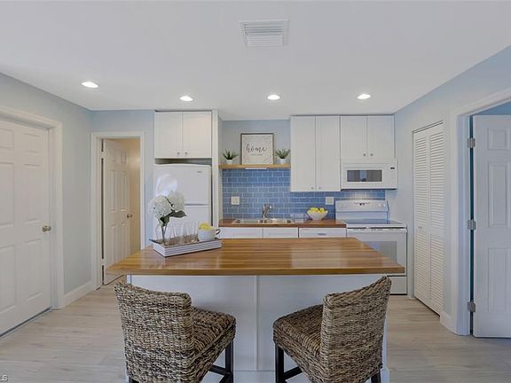 5th image of 216 Palm Dr #45-8