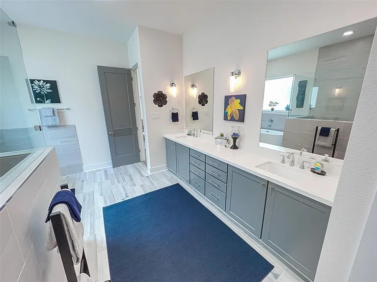 2404 Saint Charles St — Photo 16