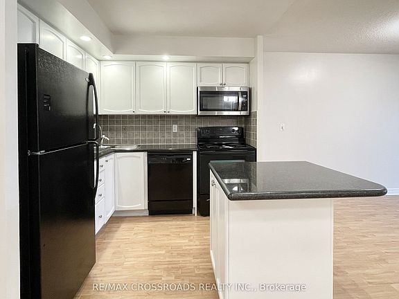5th image of 33 Cox Blvd #607
