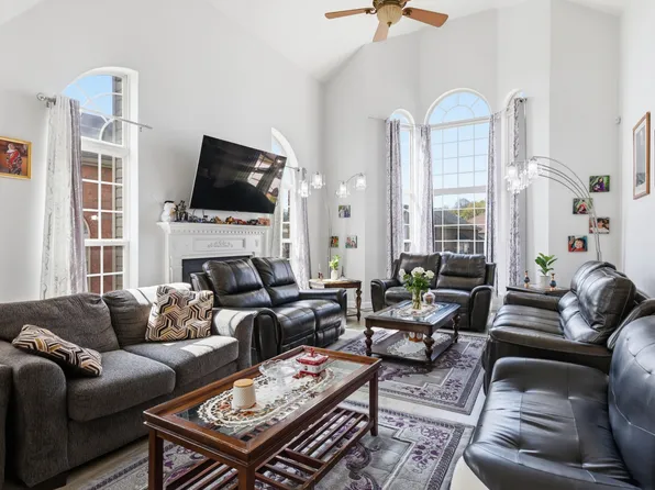 5512 Oak Chase Dr, Antioch, TN 37013