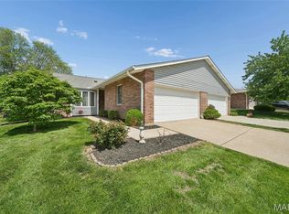 1621 Rosewall Dr #F, Saint Charles, MO 63303