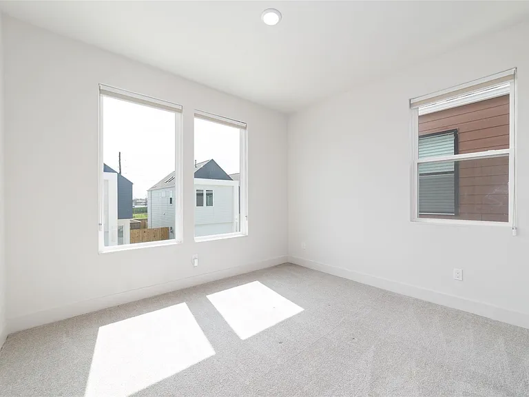 3007 Ventas Dr — Photo 34