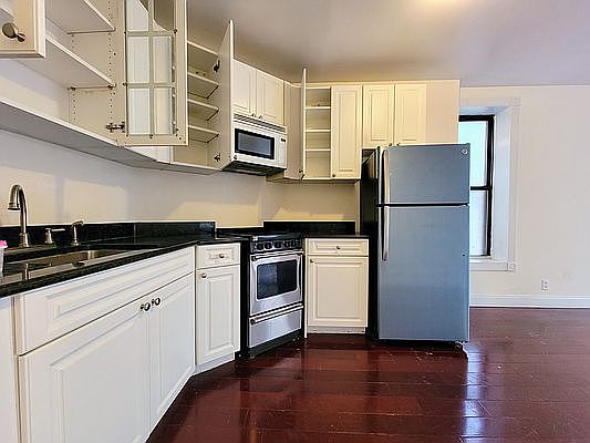 4th image of 121 W 104th St APT 4R
