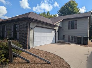 735 Edgemore Dr, Sun Prairie, WI 53590