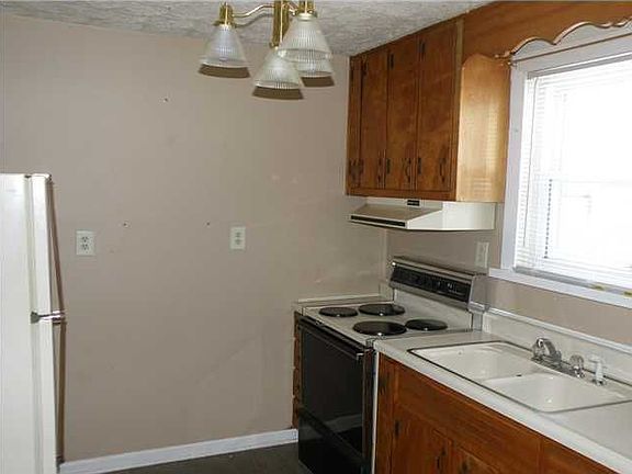 4th image of 653 Southlawn Dr