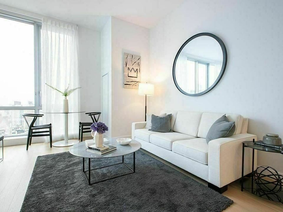 1st image of 320 W 39th St #18D
