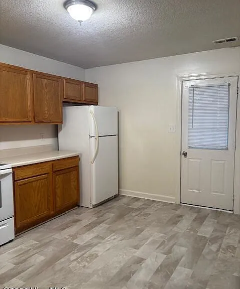 907 Springwood Dr — Photo 8