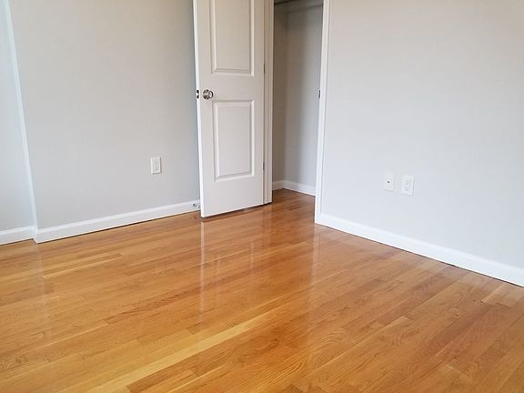 4th image of 144 Bruckner Blvd APT 4B