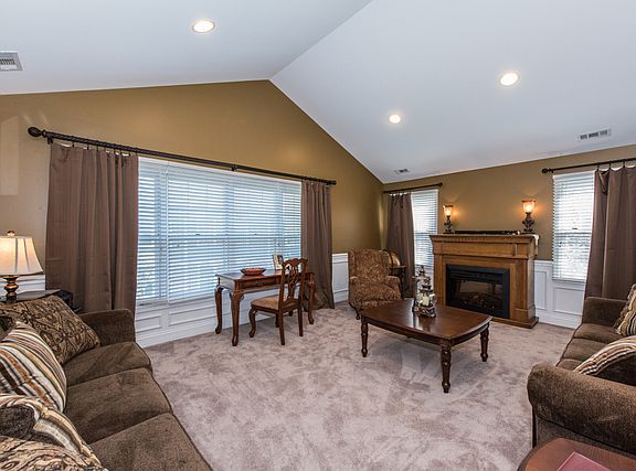 2nd image of 253 Princeton Ln #1a