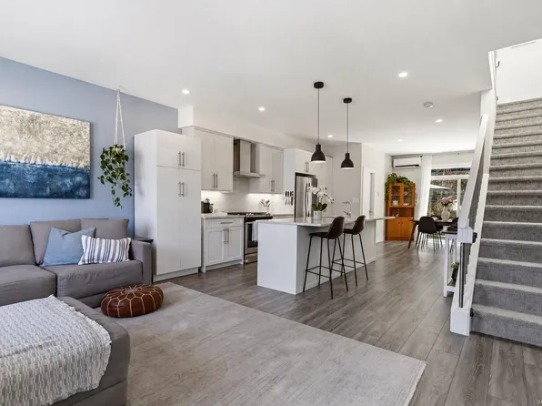 615 Selwyn Close, Langford, BC V9B 0Z2