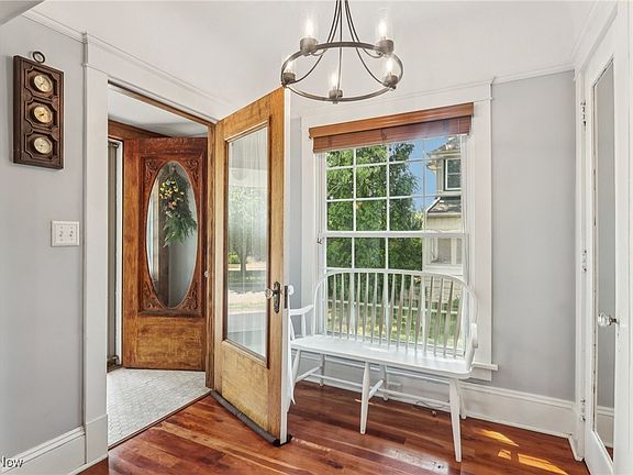 3rd image of 3553 Fairmount Blvd
