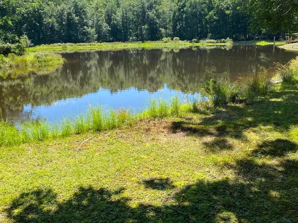 141 Wild Meadow Dr, Milford, PA 18337