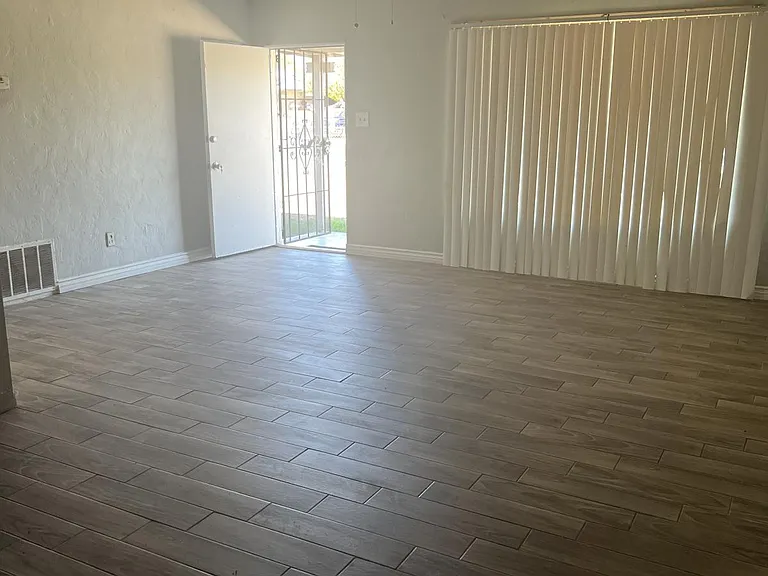 3543 E Yale St — Photo 2