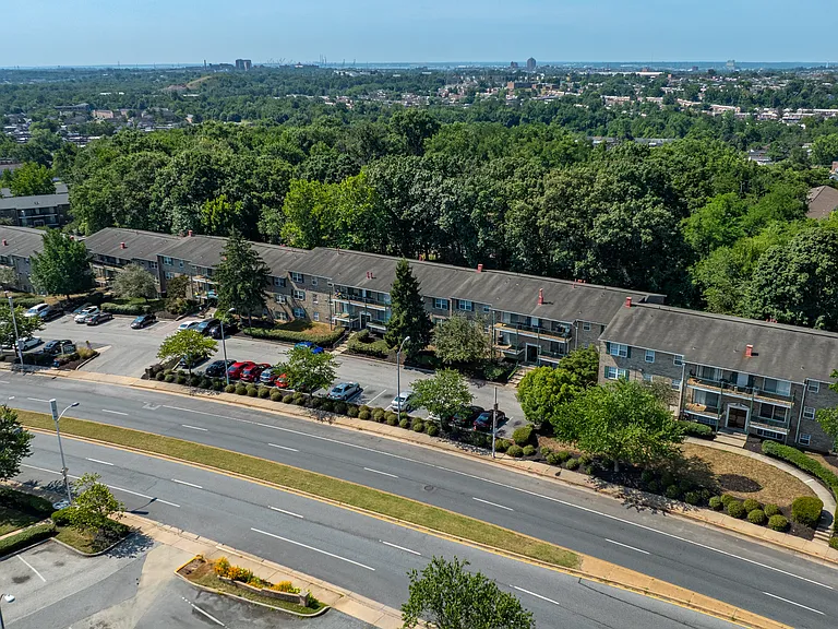 Moravia Park Apartments — Photo 8