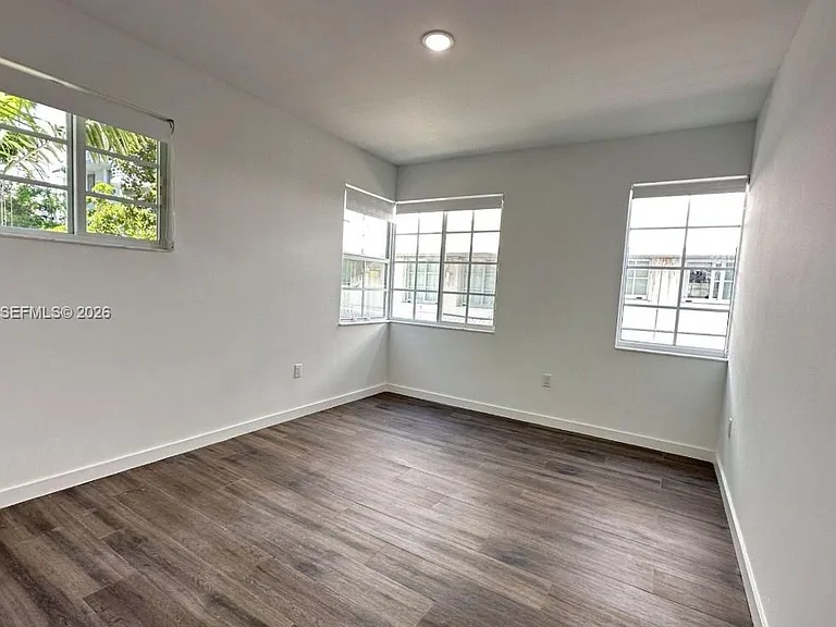 1570 Euclid Ave #6 — Photo 5