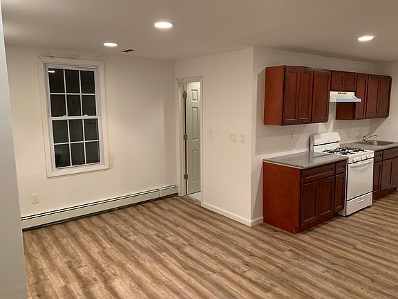 5th image of 109 Laurel Ave Floor 2