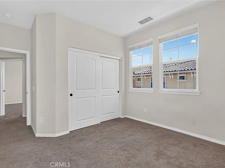 1654 Heywood St — Photo 35