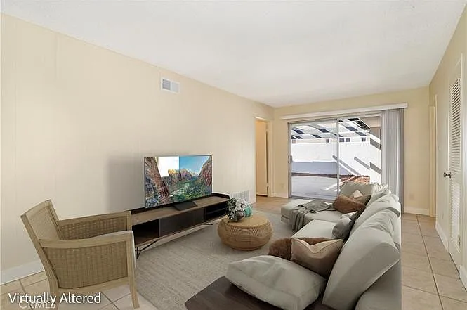 20017 Hemmingway St — Photo 20