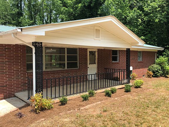 Cute brick ranch.