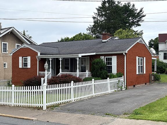 3rd image of 212 Summerlee Ave