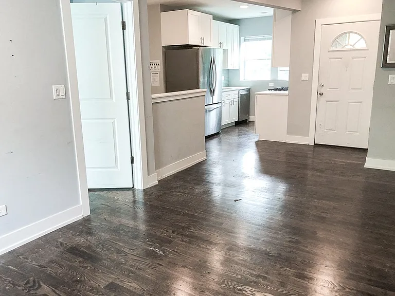 1820 W Byron St — Photo 4