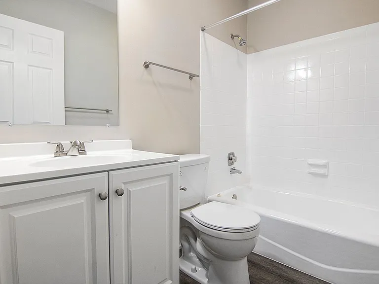 Elmwood Apartments — Photo 17