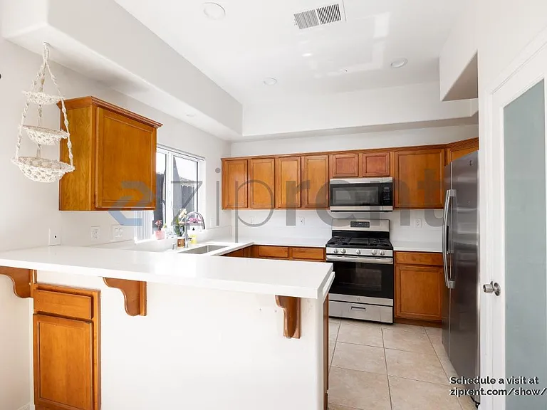 1784 Elm Ave — Photo 6