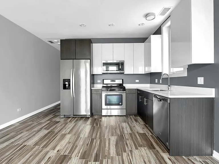 2545 W Congress Pkwy #1W — Photo 4