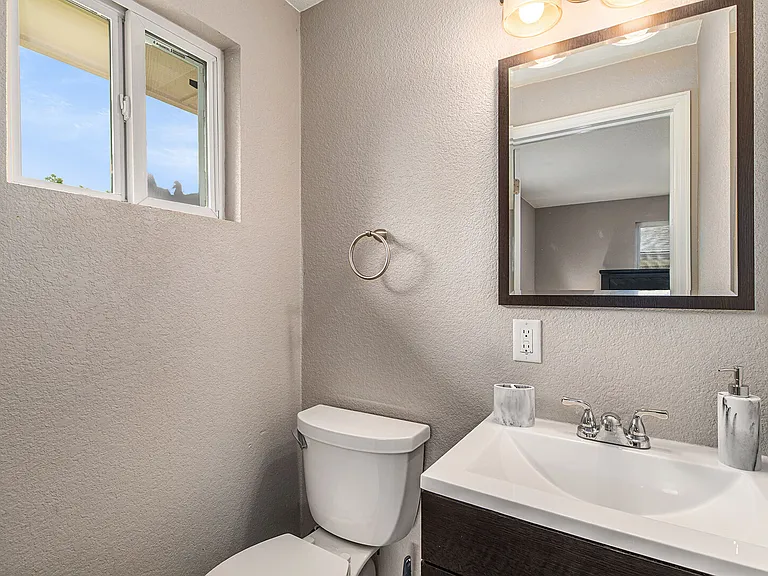 Beach Ct — Photo 12