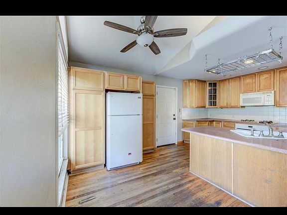 3rd image of 7926 Genesta St