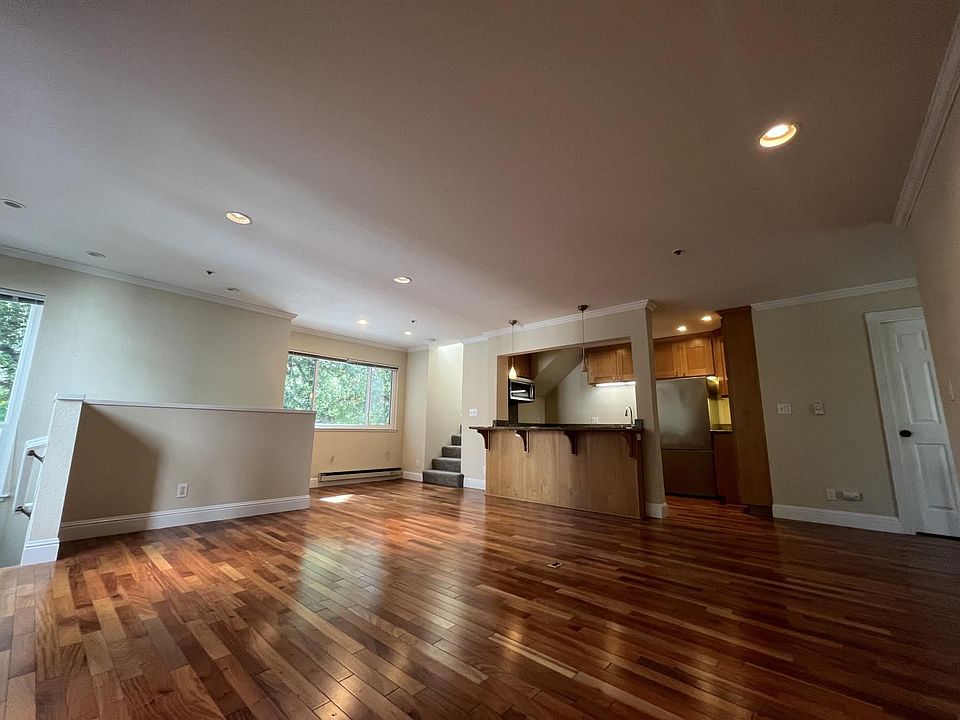 1st image of 685 Waverley St