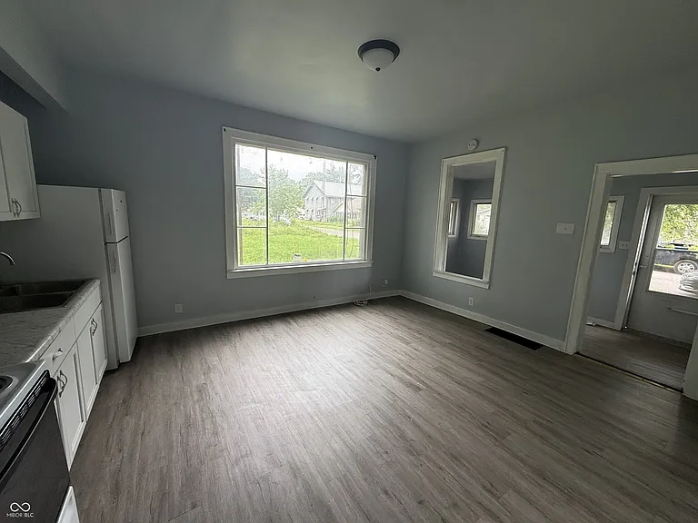 2627 Chase St — Photo 3